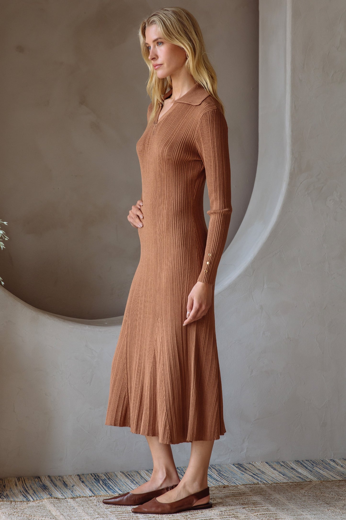 Ribbed Knit Long Sleeve Midi Dress - Brown