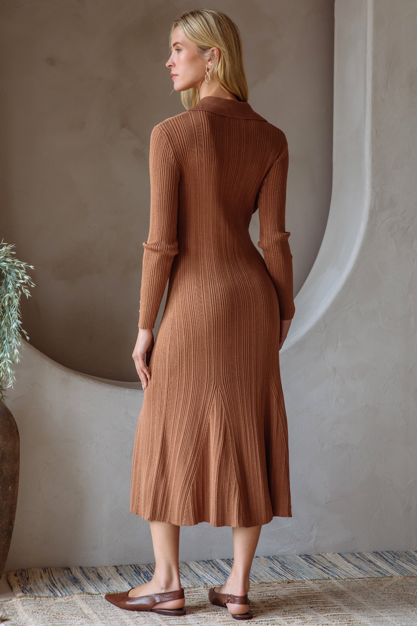 Ribbed Knit Long Sleeve Midi Dress - Brown