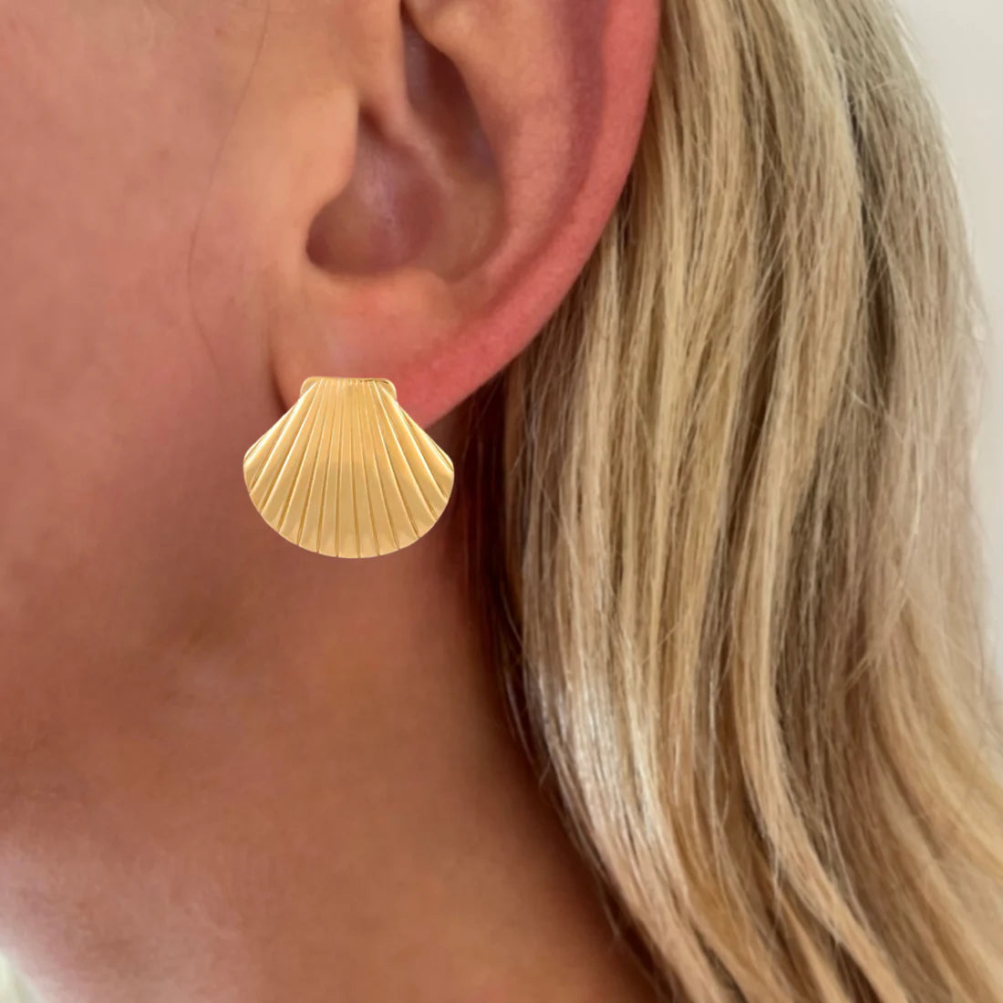 Fan Shell Studs - Gold