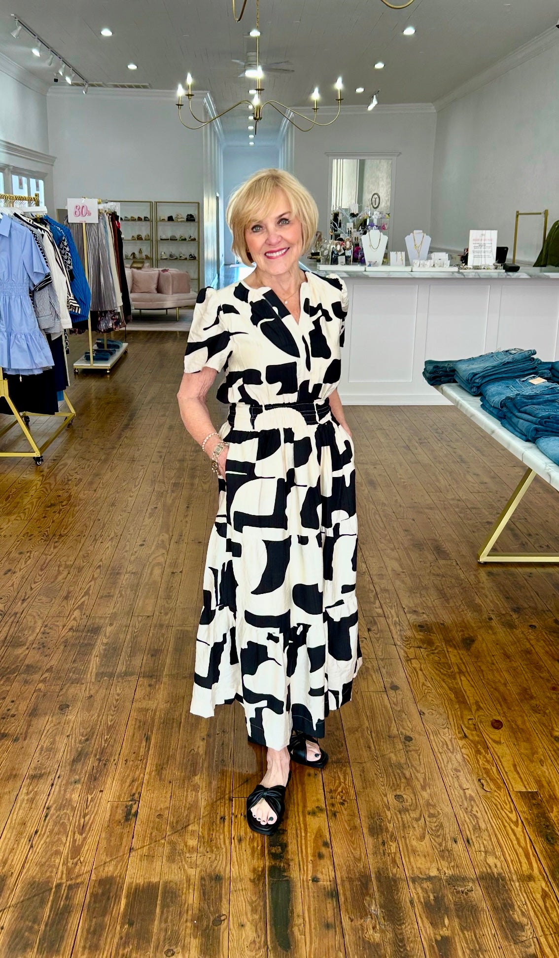 Short Sleeve Tiered Print Dress - Black