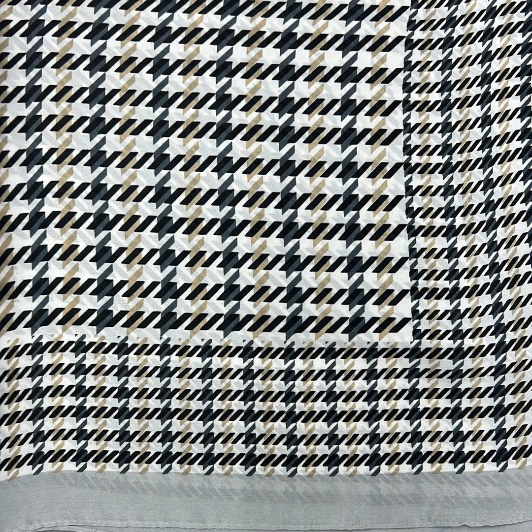 Chic Houndstooth Scarf - Grey