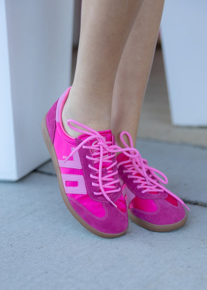 Back 70 Ghost C26 Sneaker - Fuxia