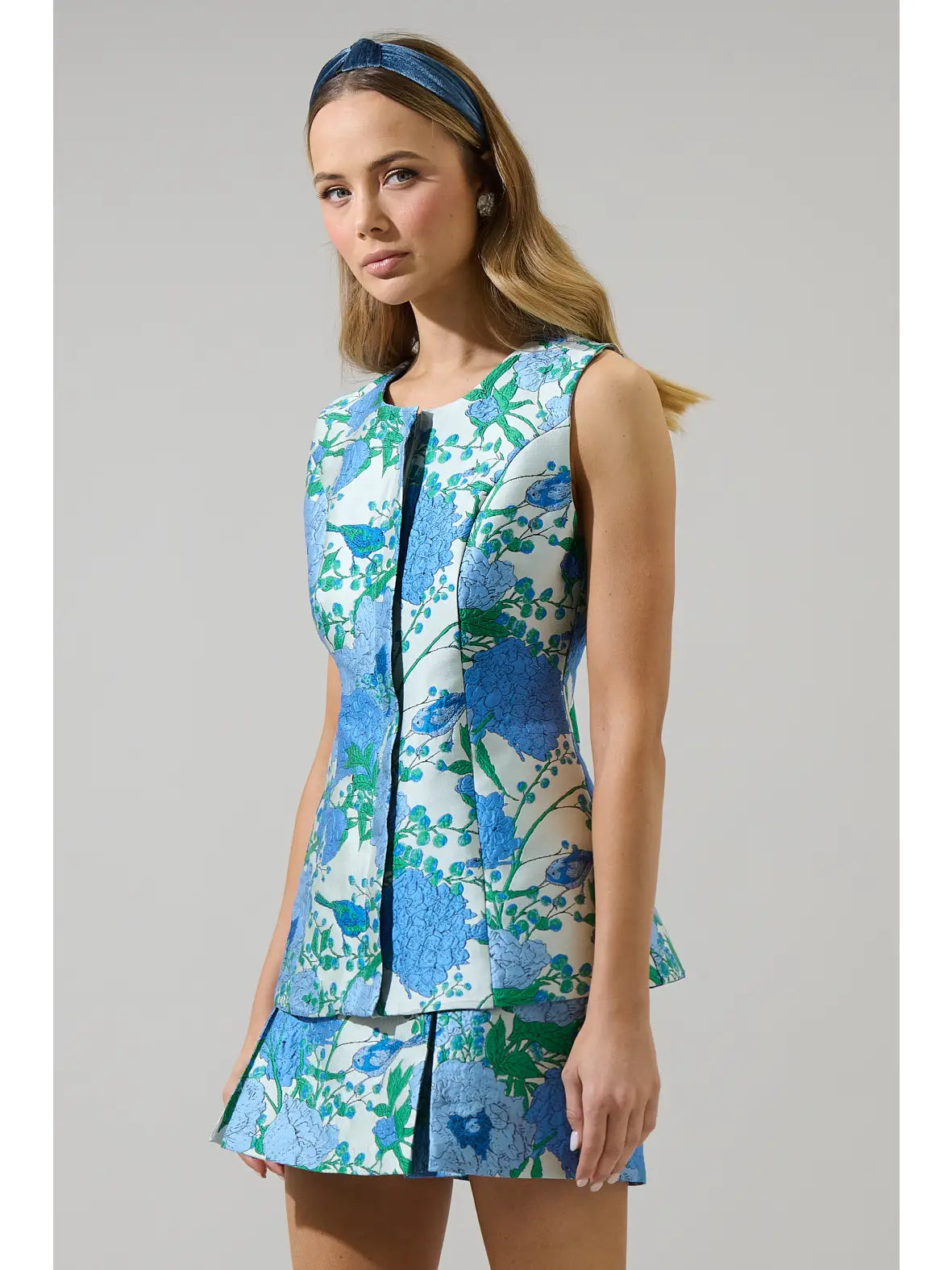 Willa Floral Maize Jacquard Sleeveless Top - White/Blue