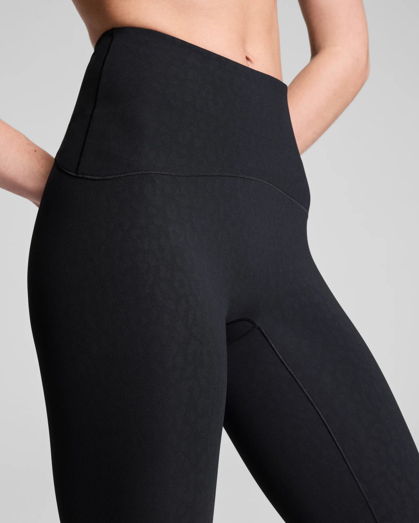 Spanx Booty Boost Embossed Leopard Print 7/8 Legging - Very Black