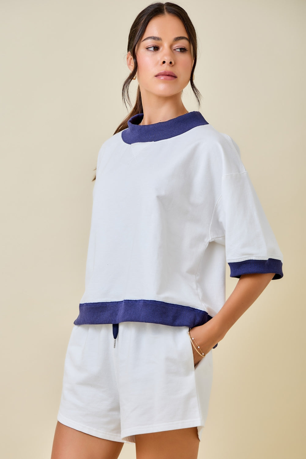 Mockneck Colorblock Short Sleeve Sweatshirt - Off White/Navy