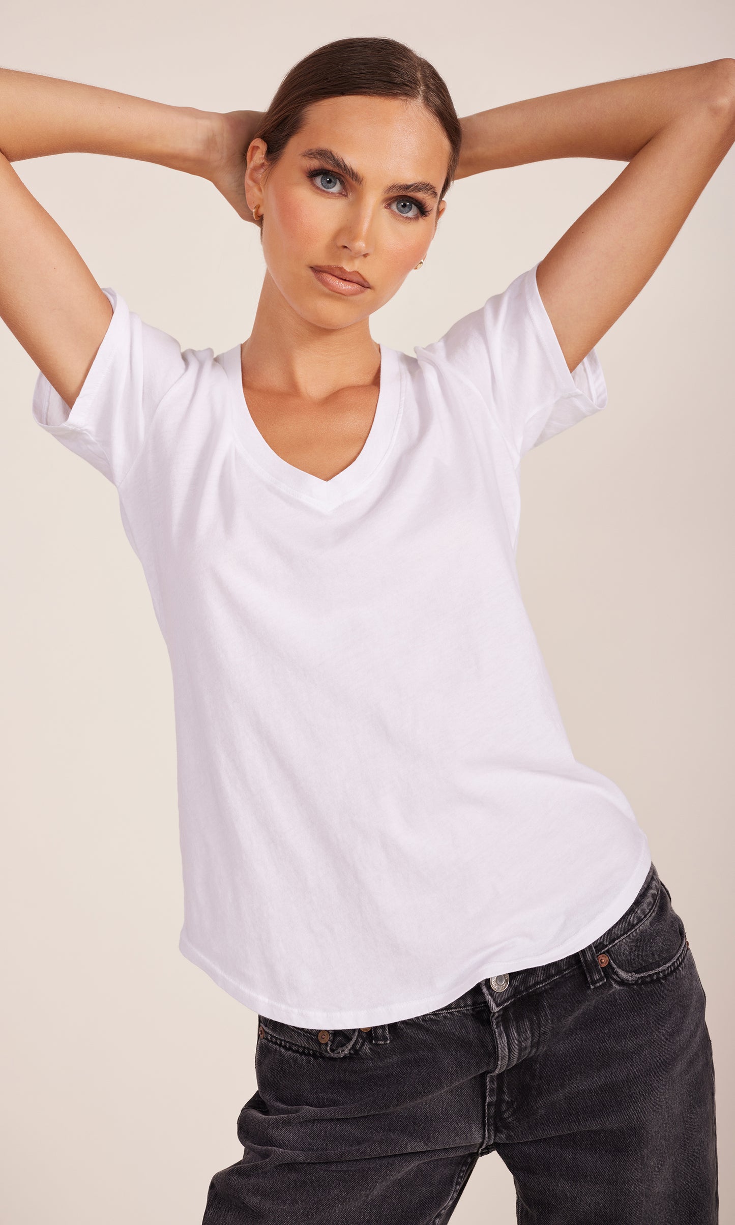 DEEP V-NECK TEE