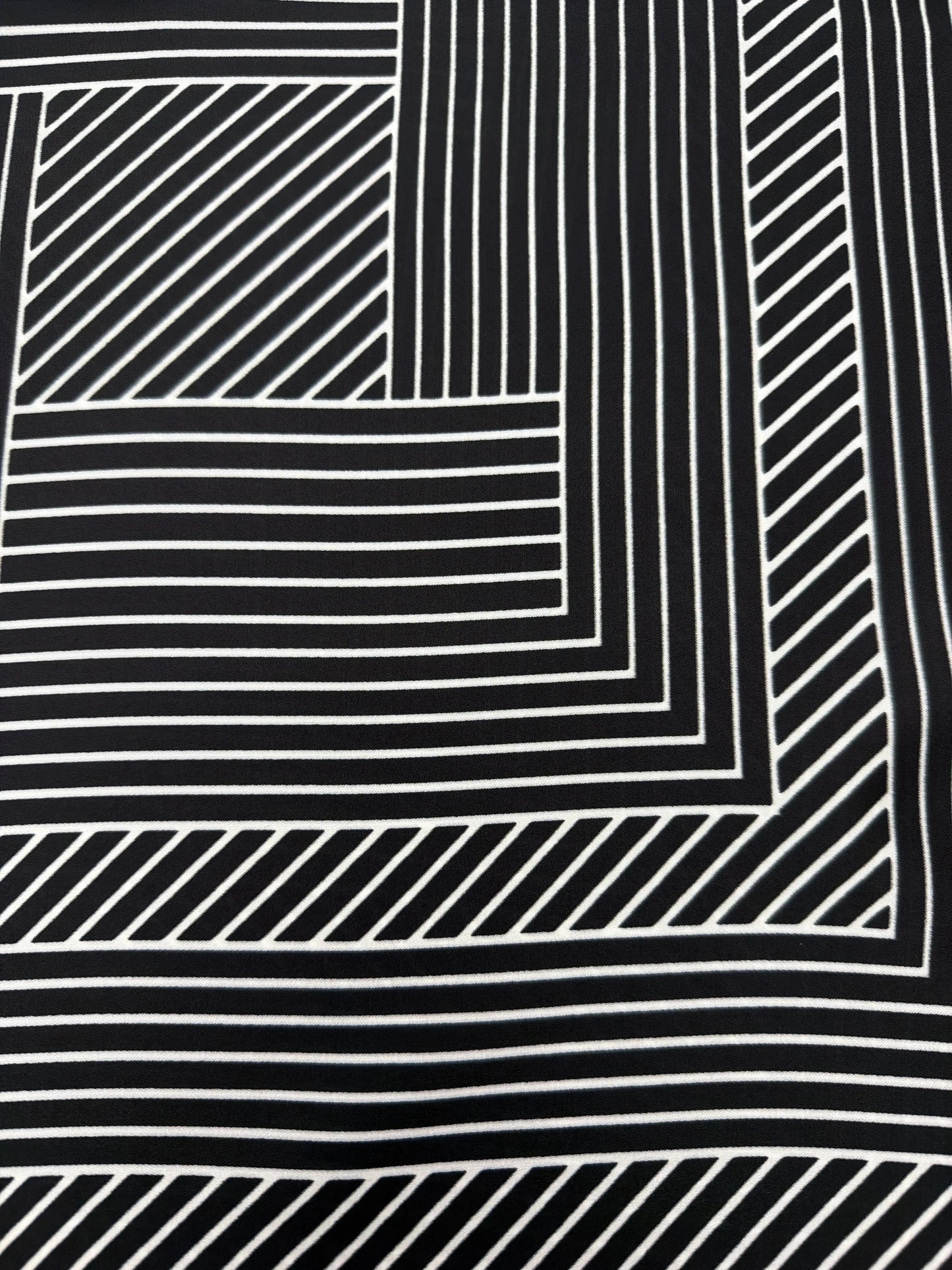 Geometric Striped Pattern Scarf - Black