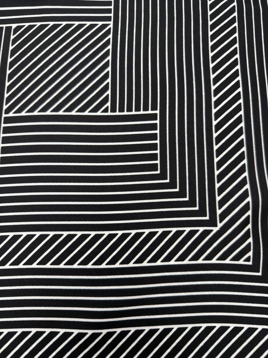 Geometric Striped Pattern Scarf - Black
