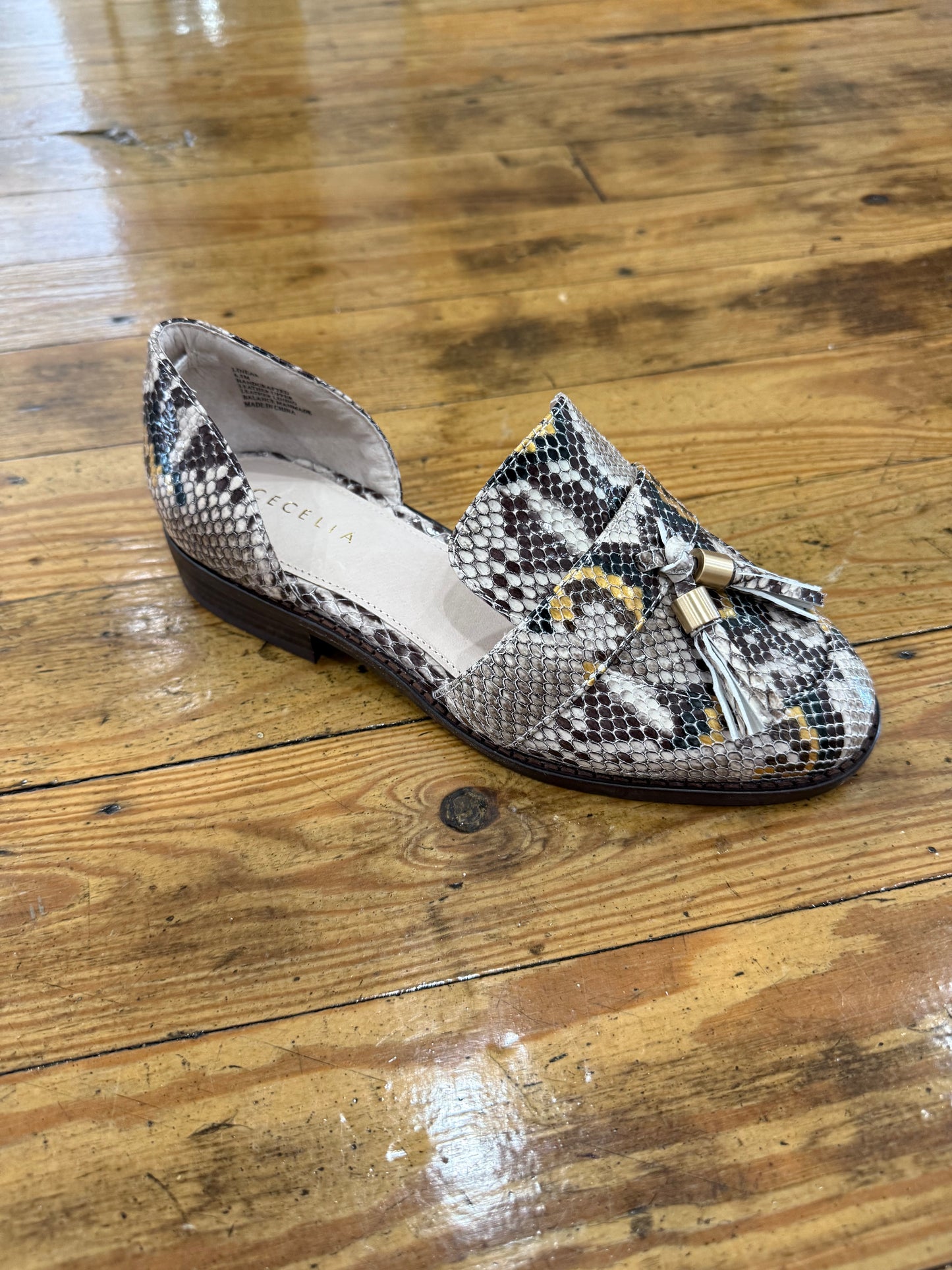 Linear Flat Shoe - Snake