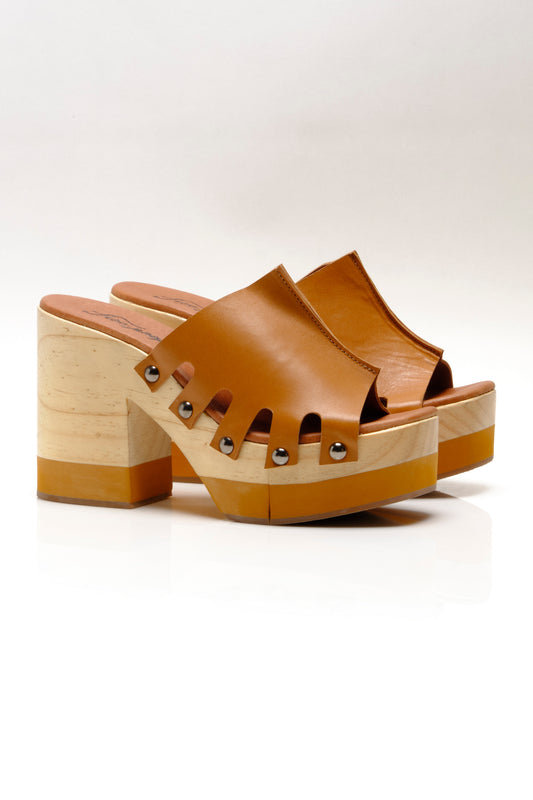 Free People Cassis Clogs - Tan