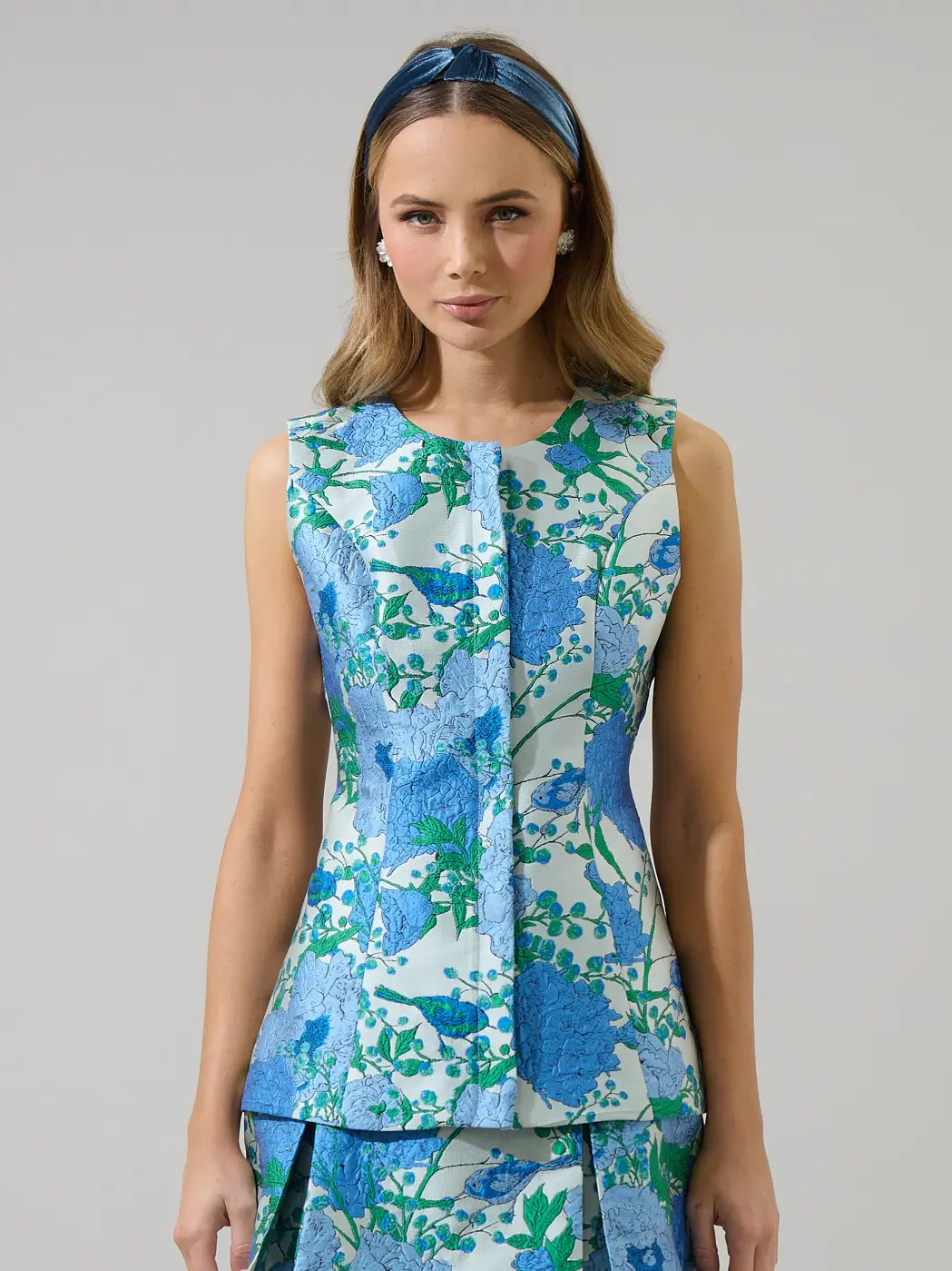 Willa Floral Maize Jacquard Sleeveless Top - White/Blue