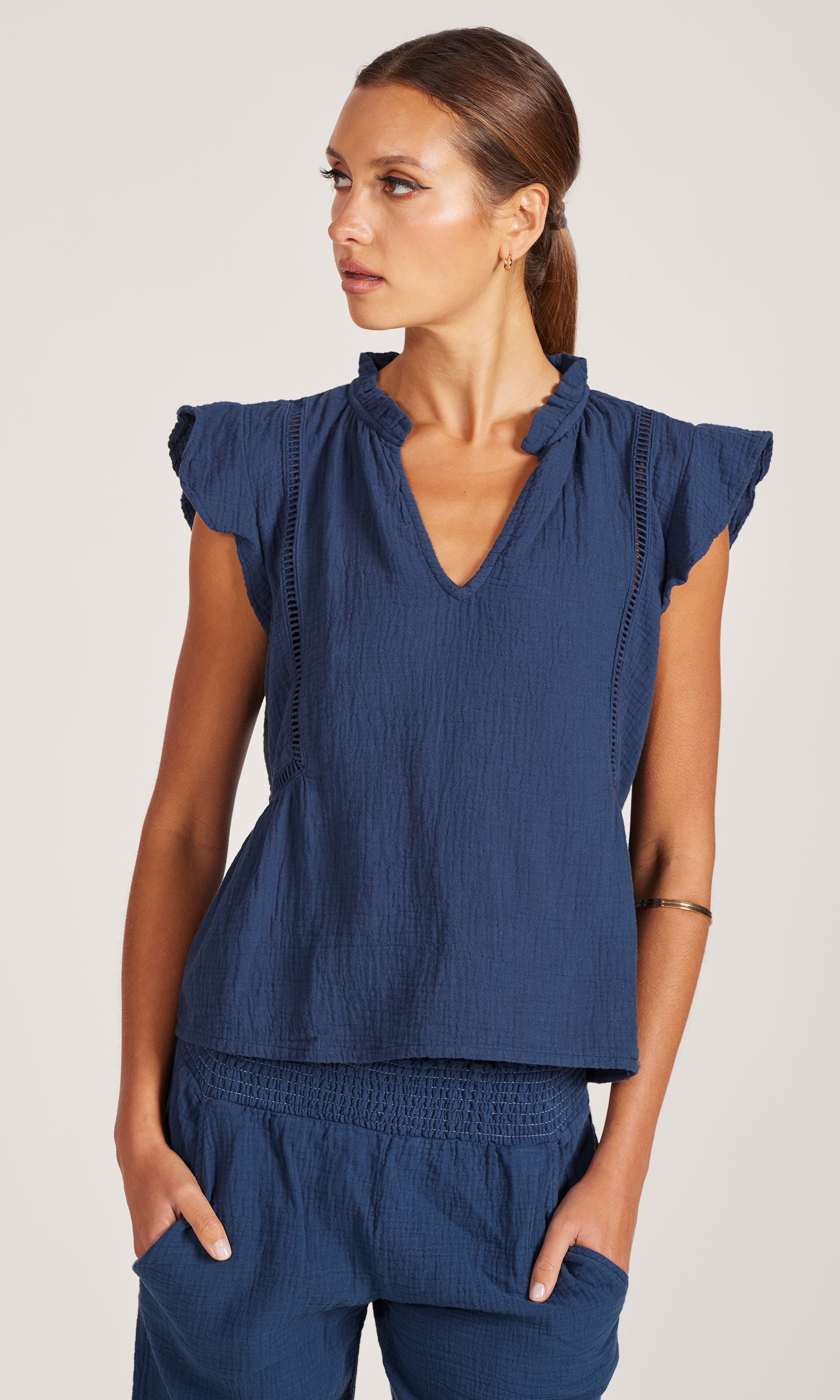 FLUTTER SLV SPLIT NECK TOP