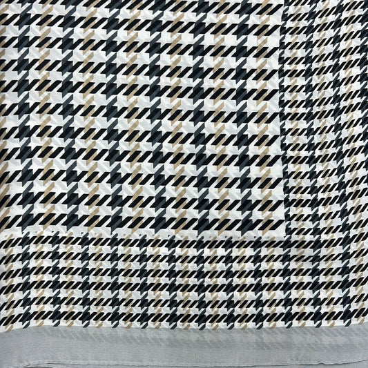 Chic Houndstooth Scarf - Grey