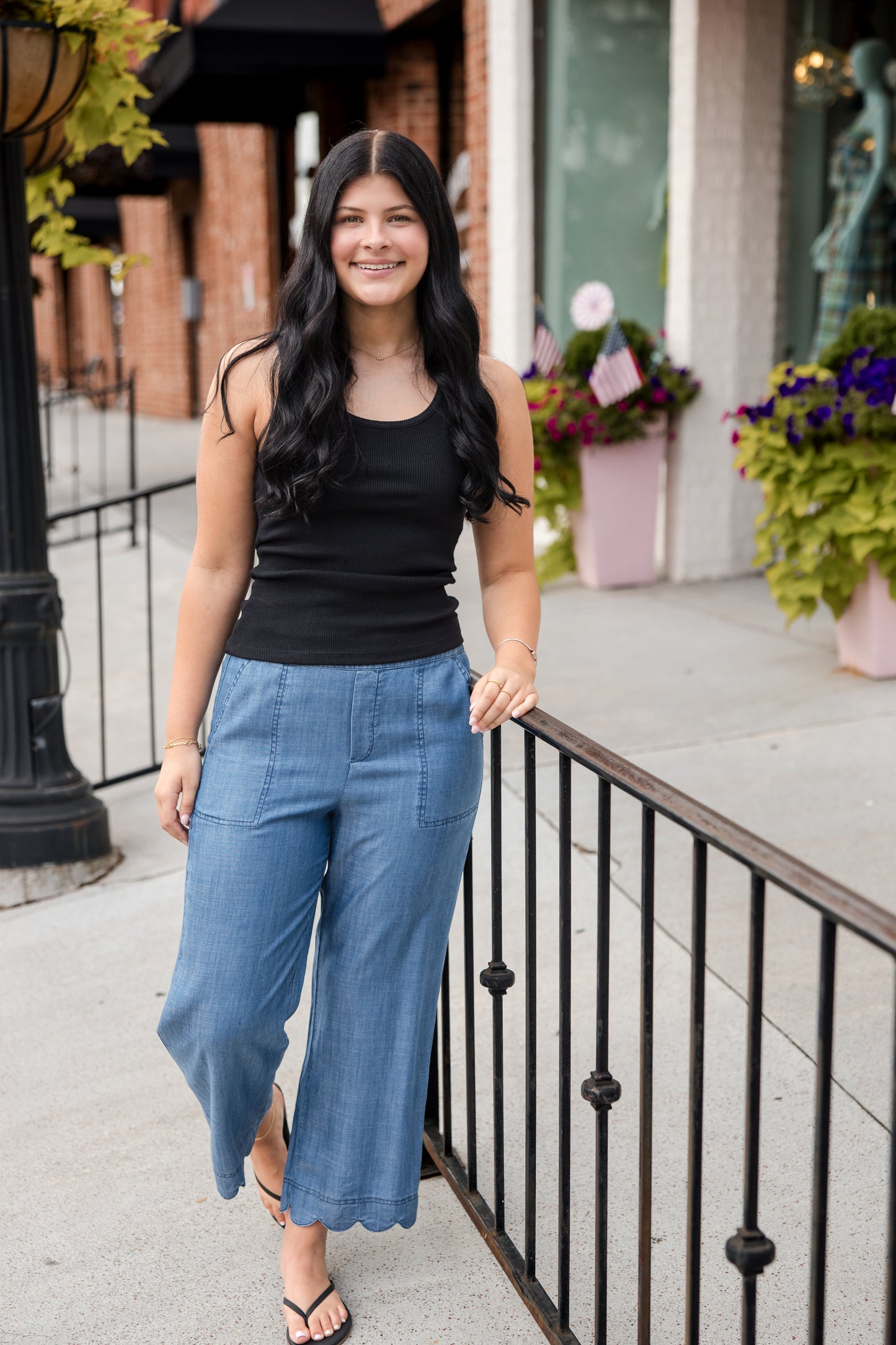 Larisa Scoop Neck Tank Top - Black