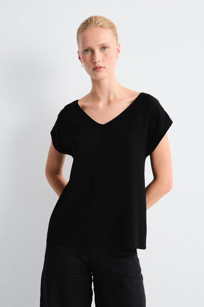 Roxana T-Shirt - Black